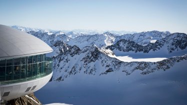 Blick auf das Café 3.440, © Tirol Werbung / Lisa Hörterer