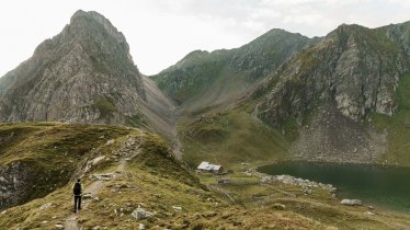 Schronisko Obstanserseehütte nad jeziorem o tej samej nazwie